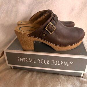 Aetrex Brown Corey Womens Slip-On Clogs never worn- size 39